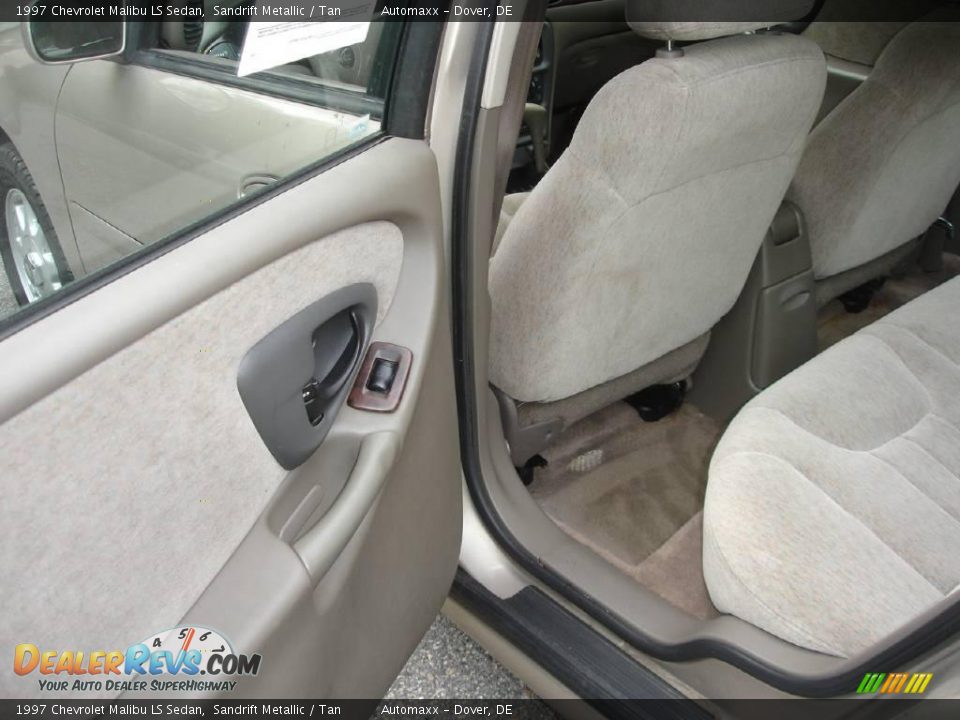 1997 Chevrolet Malibu LS Sedan Sandrift Metallic / Tan Photo #15