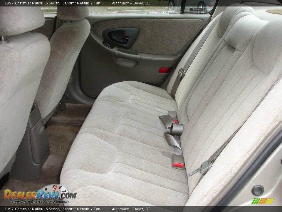1997 Chevrolet Malibu LS Sedan Sandrift Metallic / Tan Photo #16