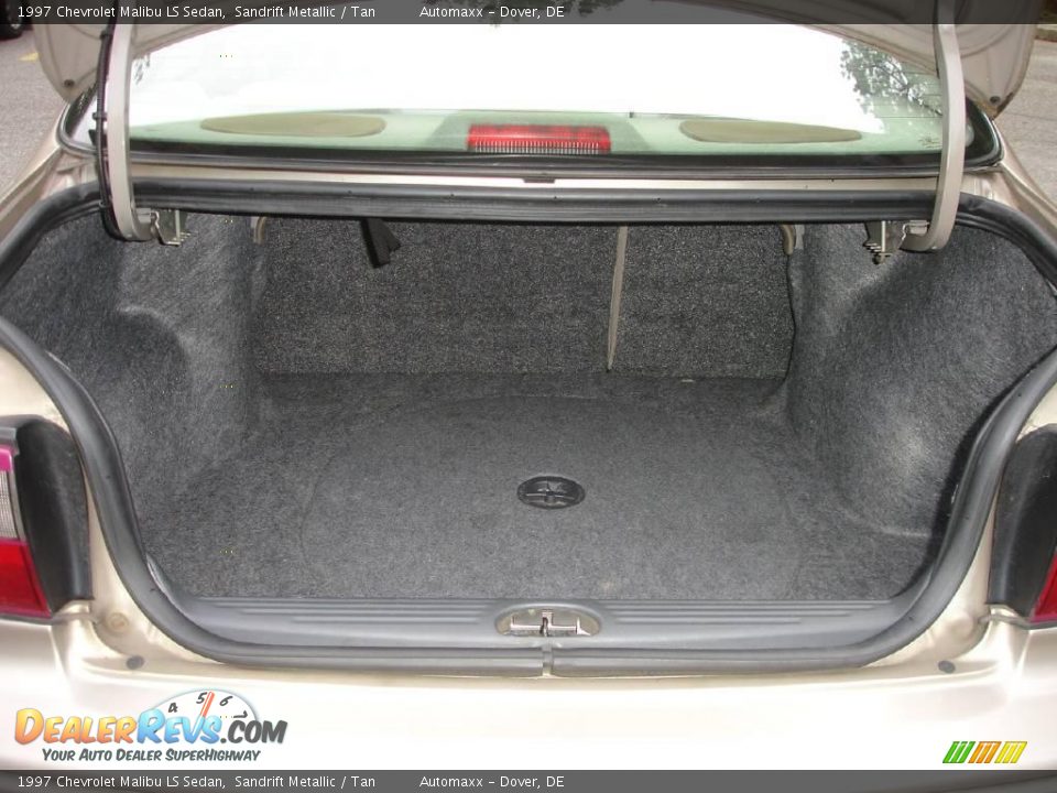1997 Chevrolet Malibu LS Sedan Sandrift Metallic / Tan Photo #17