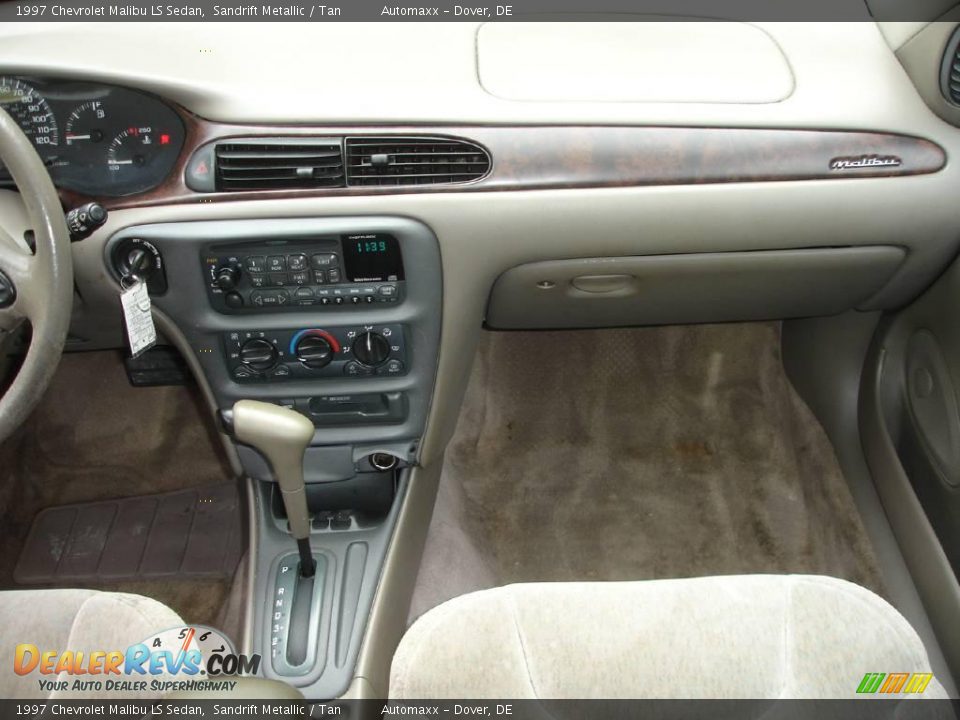 1997 Chevrolet Malibu LS Sedan Sandrift Metallic / Tan Photo #23