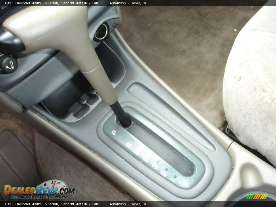 1997 Chevrolet Malibu LS Sedan Sandrift Metallic / Tan Photo #25