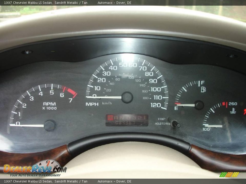 1997 Chevrolet Malibu LS Sedan Sandrift Metallic / Tan Photo #26