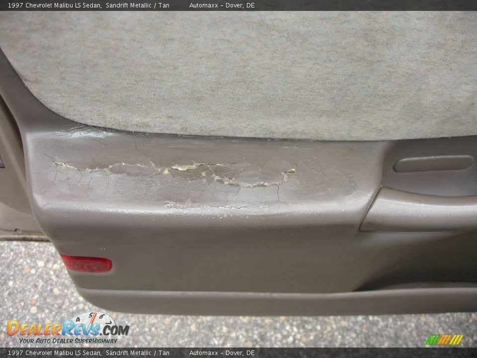 1997 Chevrolet Malibu LS Sedan Sandrift Metallic / Tan Photo #28