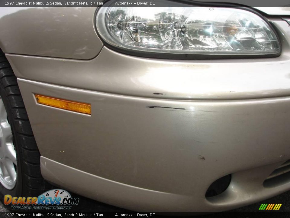 1997 Chevrolet Malibu LS Sedan Sandrift Metallic / Tan Photo #29