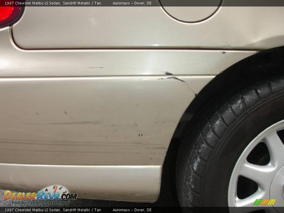 1997 Chevrolet Malibu LS Sedan Sandrift Metallic / Tan Photo #30