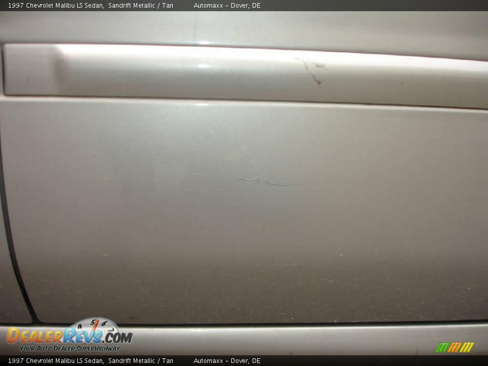 1997 Chevrolet Malibu LS Sedan Sandrift Metallic / Tan Photo #32
