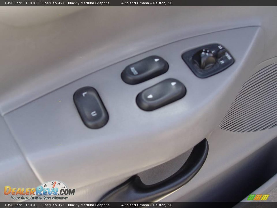 1998 Ford F150 XLT SuperCab 4x4 Black / Medium Graphite Photo #9
