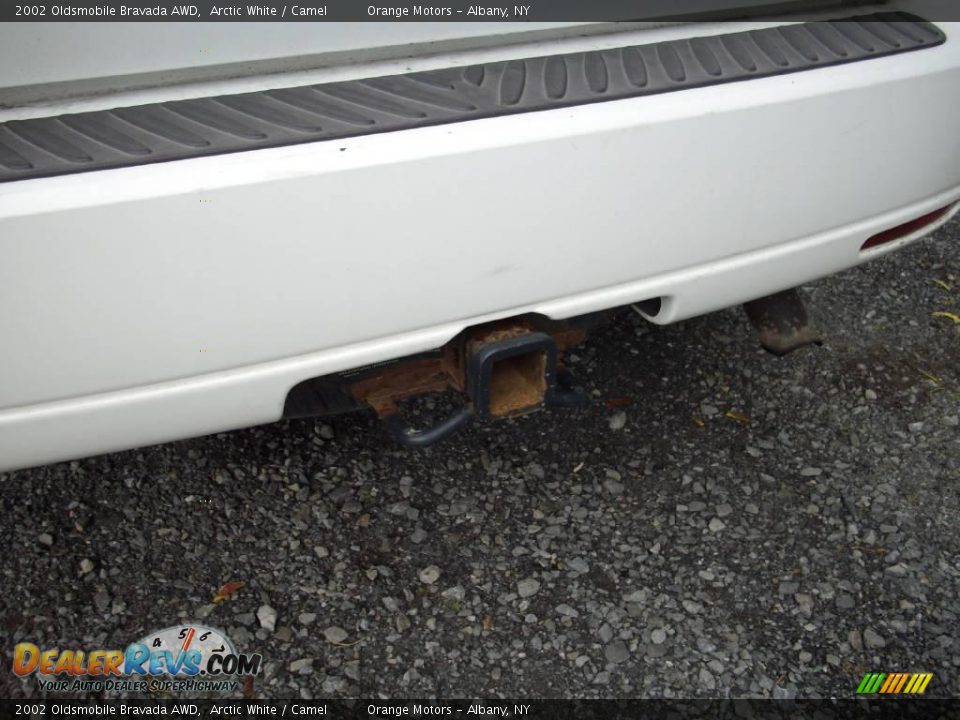 2002 Oldsmobile Bravada AWD Arctic White / Camel Photo #17