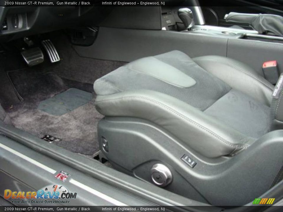 2009 Nissan GT-R Premium Gun Metallic / Black Photo #11