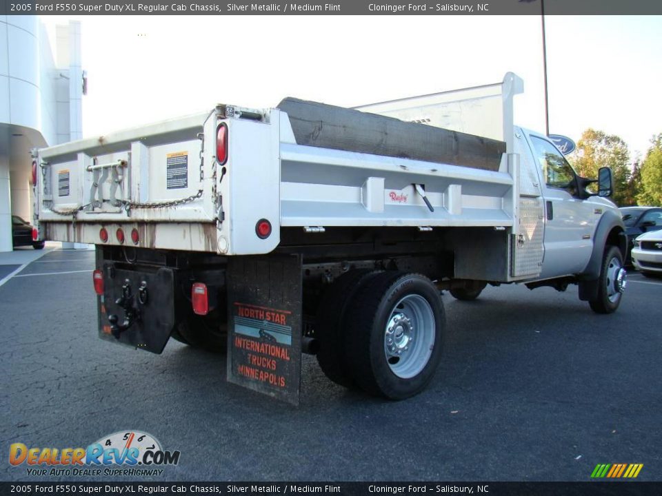 2005 Ford F550 Super Duty XL Regular Cab Chassis Silver Metallic / Medium Flint Photo #3