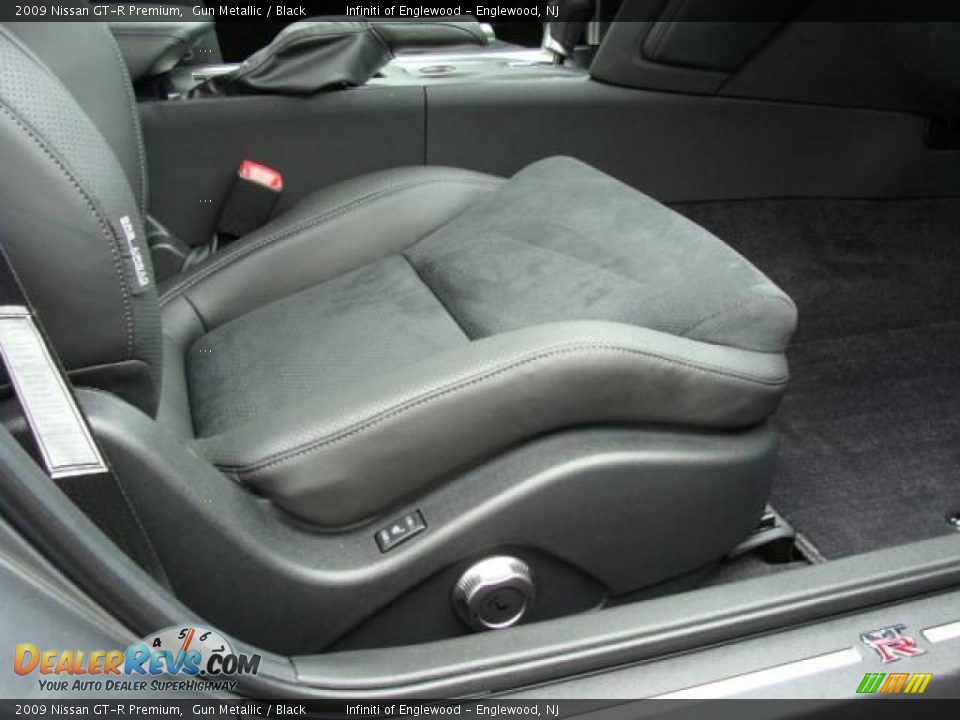 2009 Nissan GT-R Premium Gun Metallic / Black Photo #24