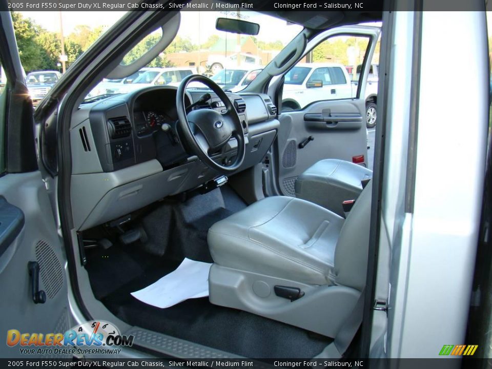 2005 Ford F550 Super Duty XL Regular Cab Chassis Silver Metallic / Medium Flint Photo #8