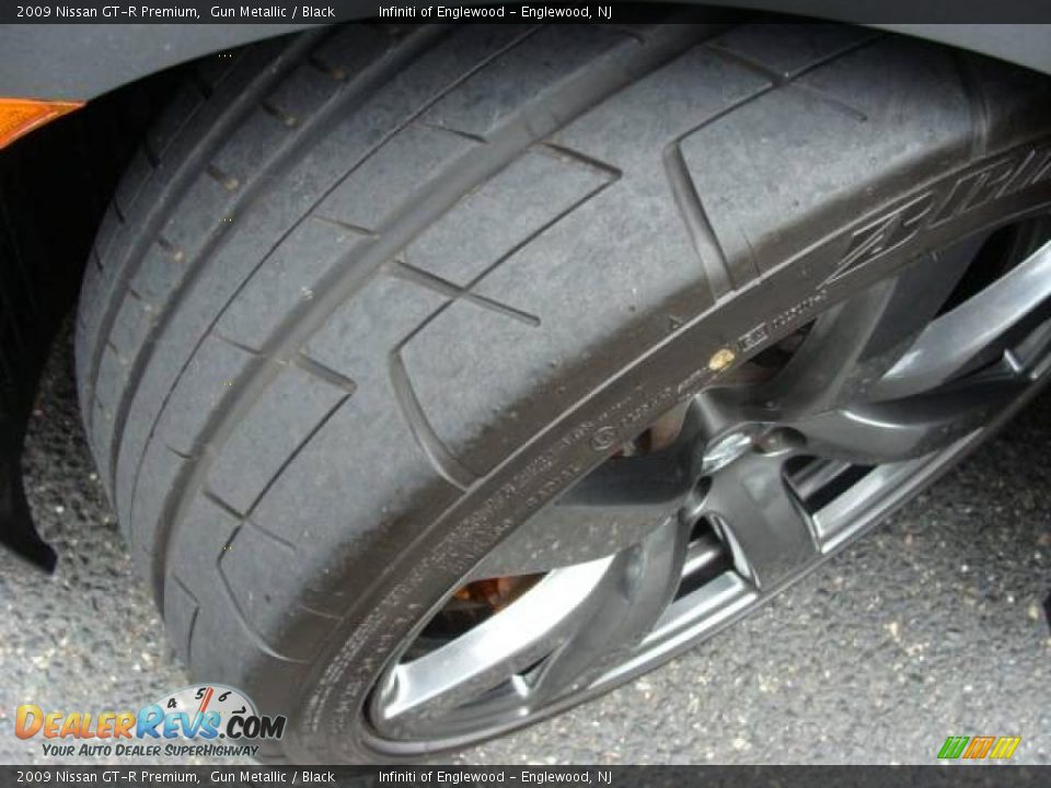 2009 Nissan GT-R Premium Gun Metallic / Black Photo #28