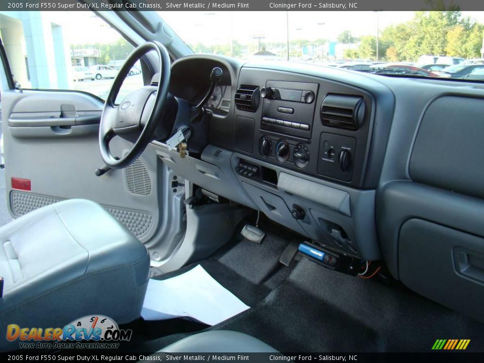 2005 Ford F550 Super Duty XL Regular Cab Chassis Silver Metallic / Medium Flint Photo #15