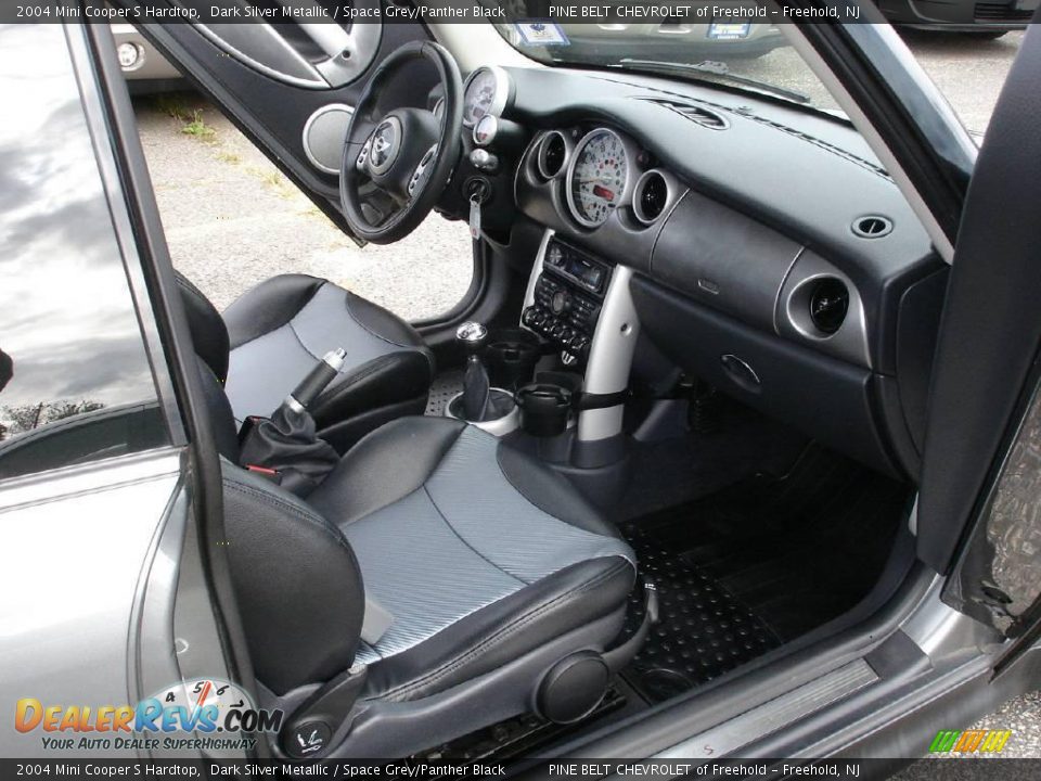 2004 Mini Cooper S Hardtop Dark Silver Metallic / Space Grey/Panther Black Photo #21