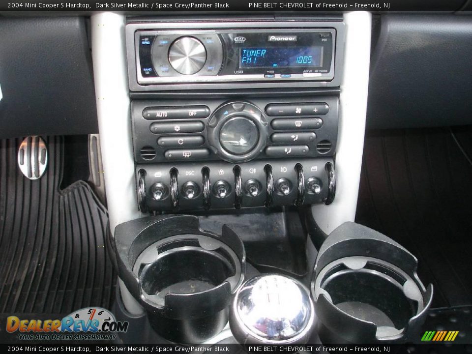 2004 Mini Cooper S Hardtop Dark Silver Metallic / Space Grey/Panther Black Photo #24