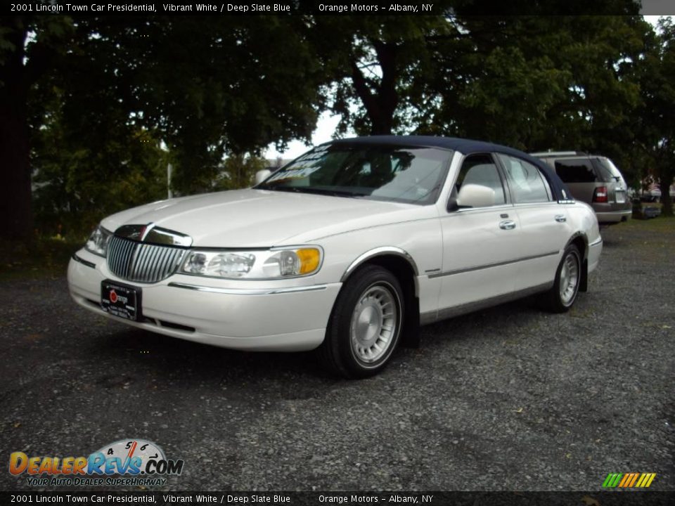 2001 Lincoln Town Car Presidential Vibrant White / Deep Slate Blue Photo #1