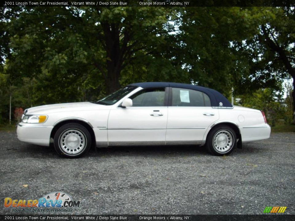 2001 Lincoln Town Car Presidential Vibrant White / Deep Slate Blue Photo #2