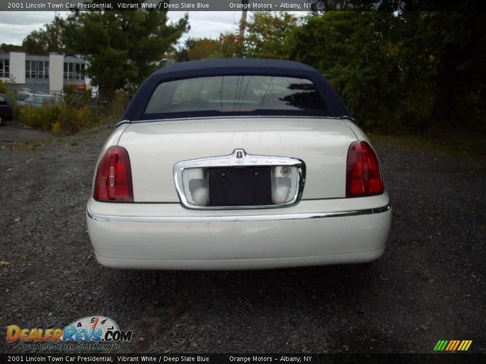 2001 Lincoln Town Car Presidential Vibrant White / Deep Slate Blue Photo #4