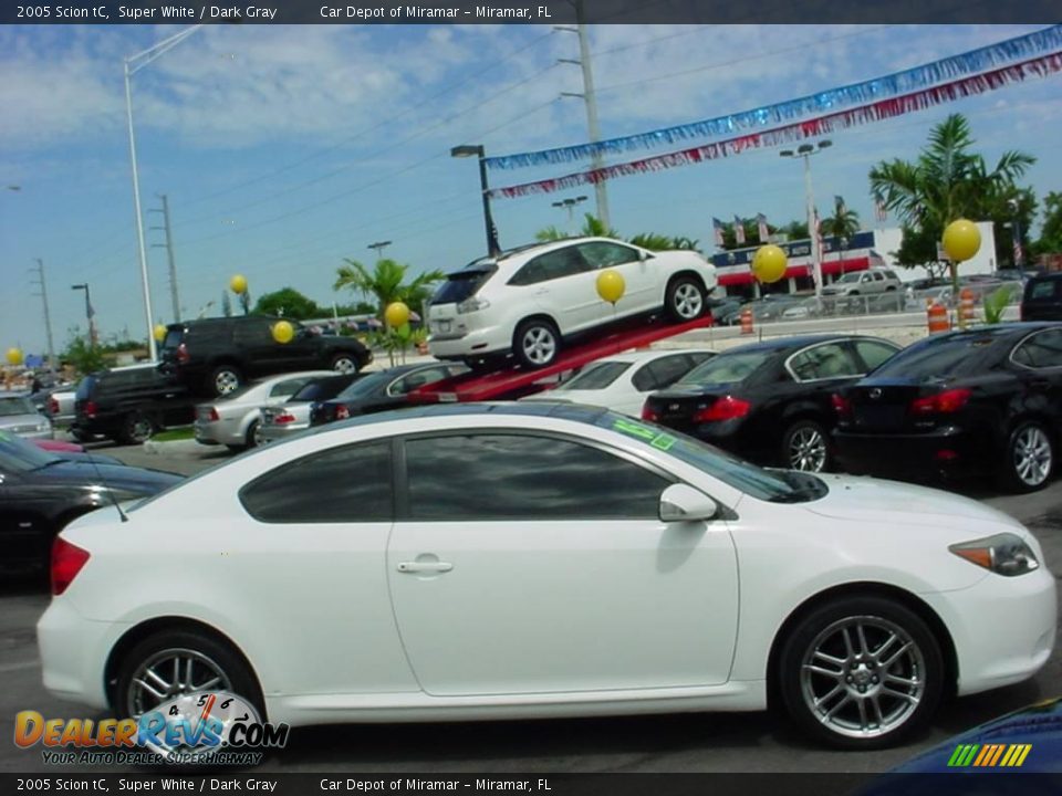 2005 Scion tC Super White / Dark Gray Photo #2