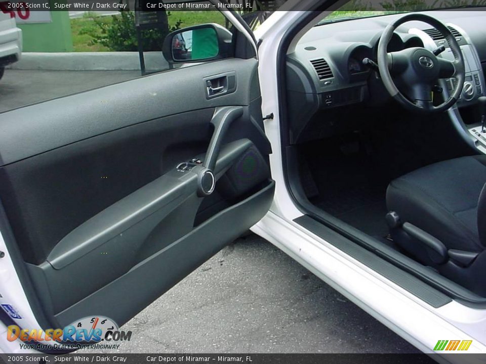 2005 Scion tC Super White / Dark Gray Photo #9