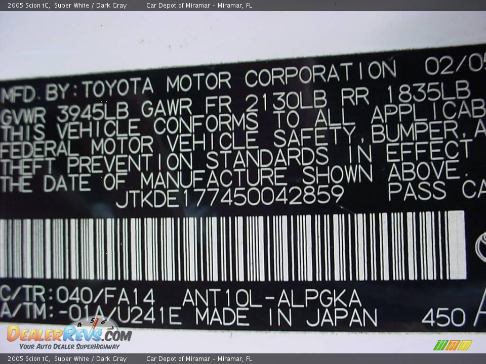 2005 Scion tC Super White / Dark Gray Photo #17