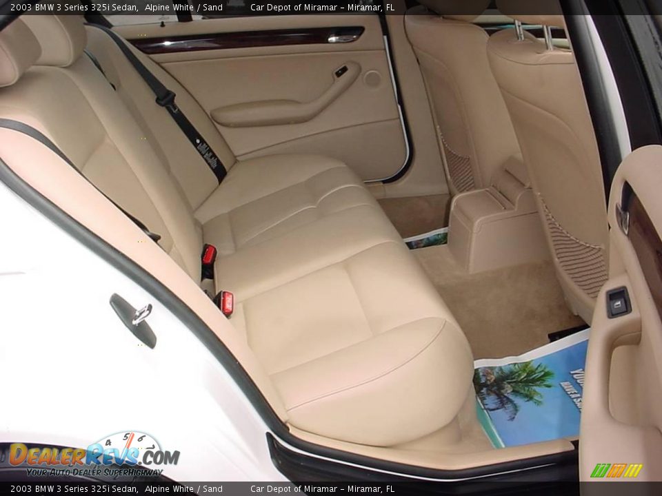 2003 BMW 3 Series 325i Sedan Alpine White / Sand Photo #13