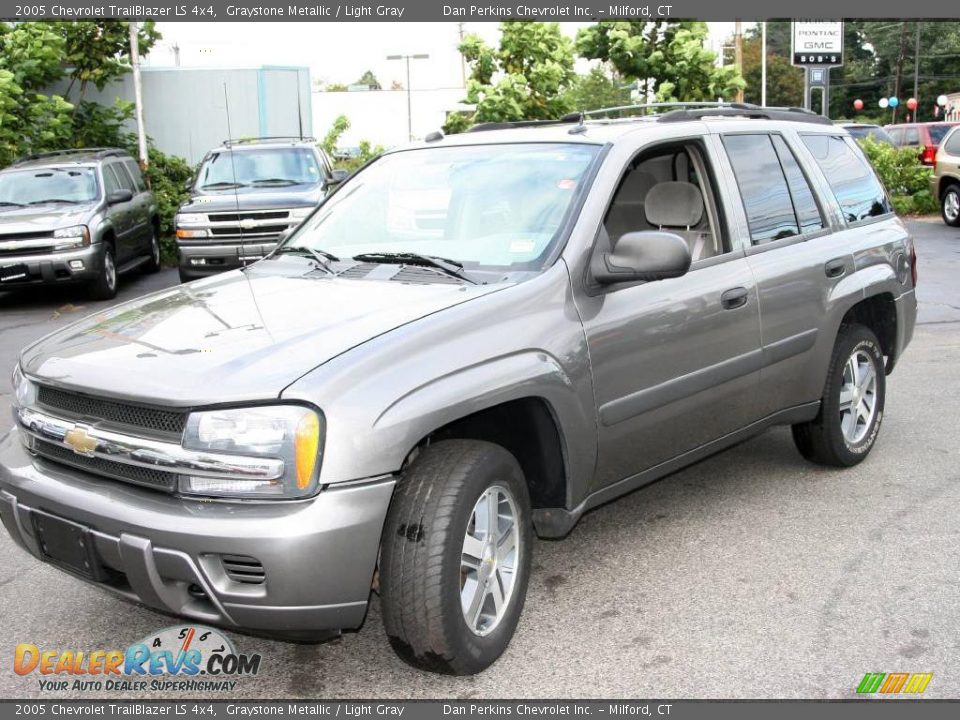 2005 Chevrolet TrailBlazer LS 4x4 Graystone Metallic / Light Gray Photo #1