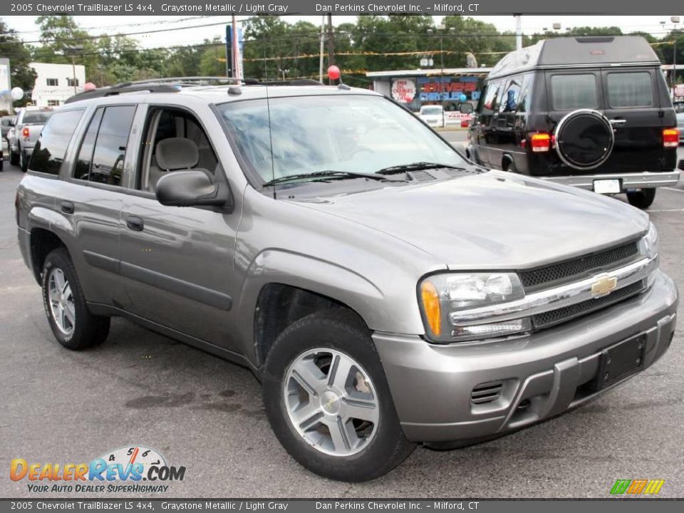 2005 Chevrolet TrailBlazer LS 4x4 Graystone Metallic / Light Gray Photo #3