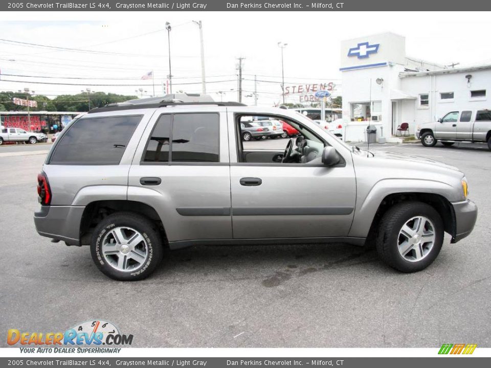 2005 Chevrolet TrailBlazer LS 4x4 Graystone Metallic / Light Gray Photo #4
