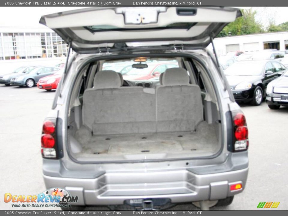 2005 Chevrolet TrailBlazer LS 4x4 Graystone Metallic / Light Gray Photo #6