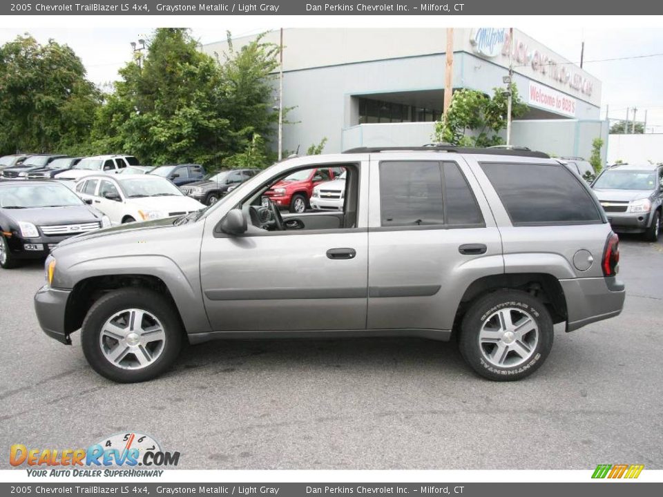 2005 Chevrolet TrailBlazer LS 4x4 Graystone Metallic / Light Gray Photo #9