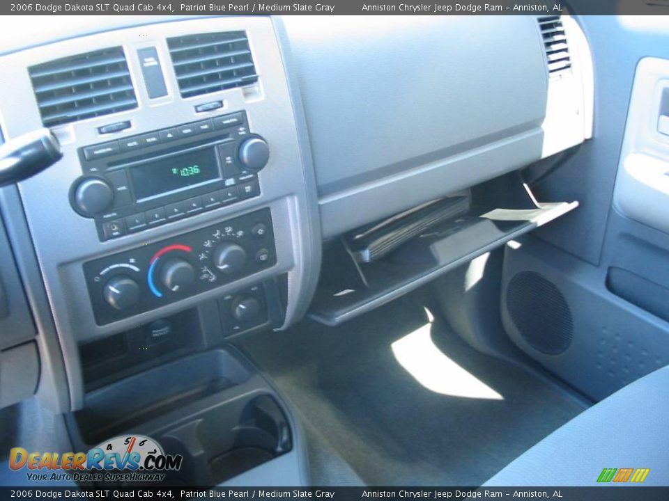 2006 Dodge Dakota SLT Quad Cab 4x4 Patriot Blue Pearl / Medium Slate Gray Photo #10