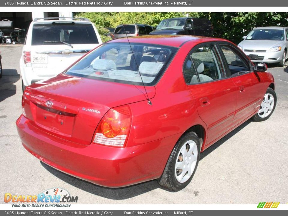 2005 Hyundai Elantra GLS Sedan Electric Red Metallic / Gray Photo #4