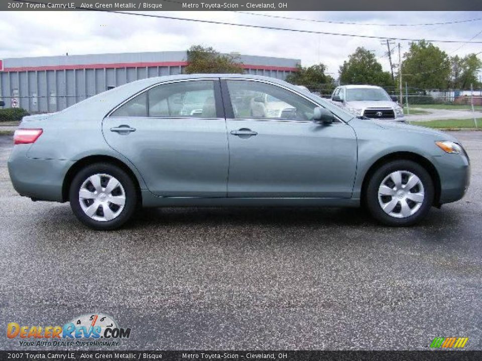 2007 Toyota Camry LE Aloe Green Metallic / Bisque Photo #2