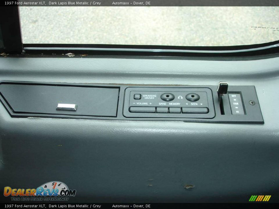 Controls of 1997 Ford Aerostar XLT Photo #22