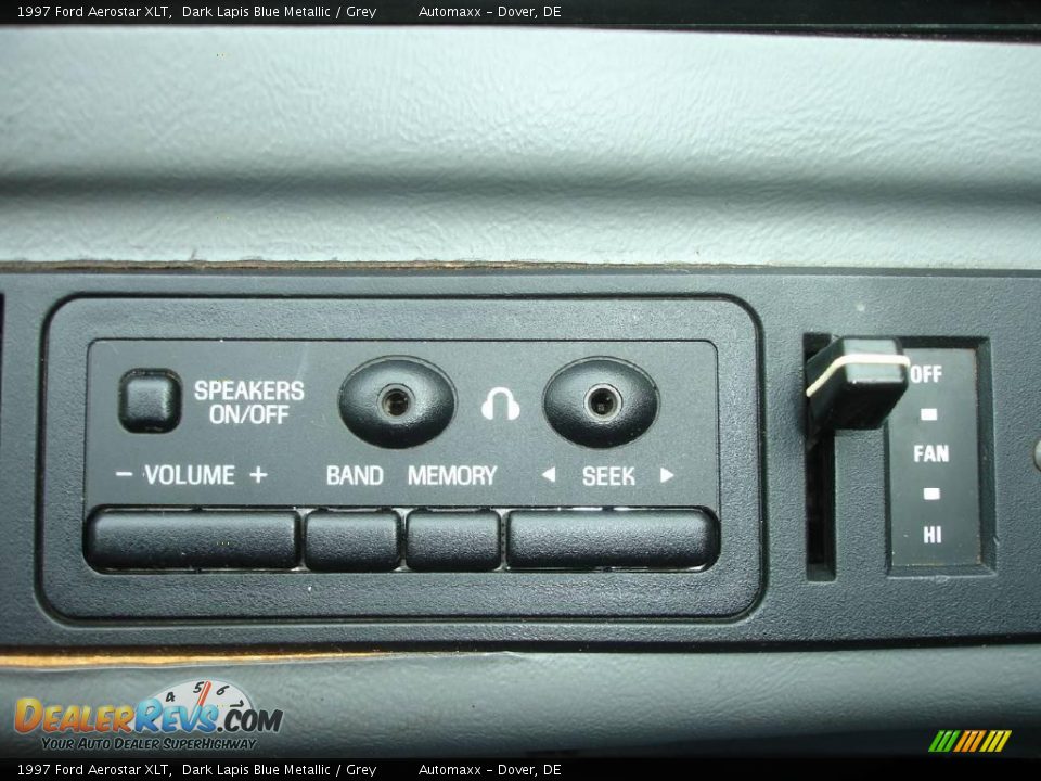 Controls of 1997 Ford Aerostar XLT Photo #23