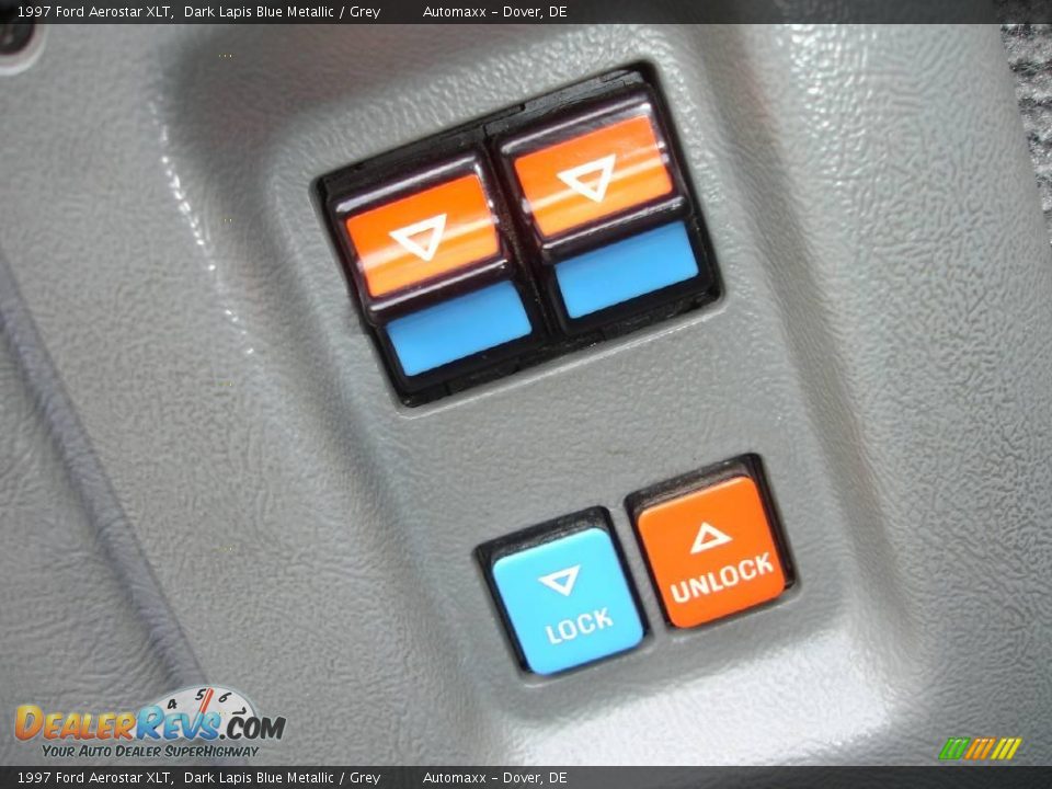 Controls of 1997 Ford Aerostar XLT Photo #26