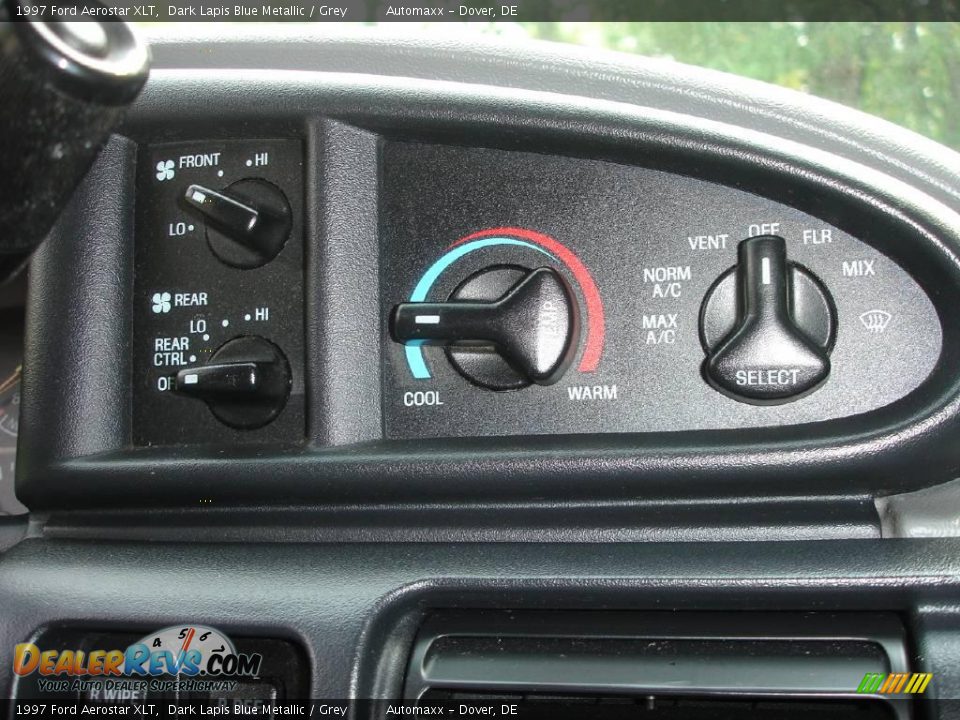 Controls of 1997 Ford Aerostar XLT Photo #28