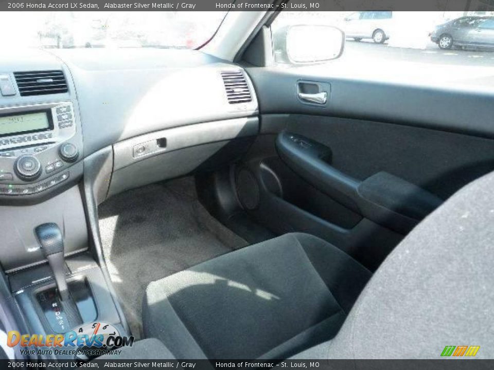 2006 Honda Accord LX Sedan Alabaster Silver Metallic / Gray Photo #13