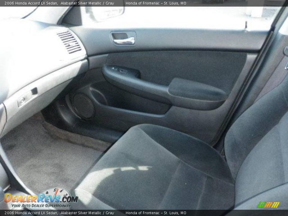 2006 Honda Accord LX Sedan Alabaster Silver Metallic / Gray Photo #16
