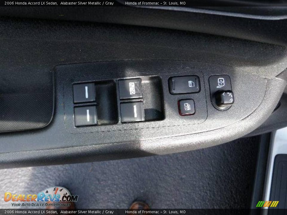 2006 Honda Accord LX Sedan Alabaster Silver Metallic / Gray Photo #18