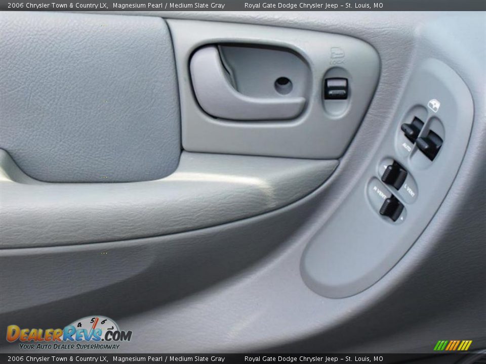 2006 Chrysler Town & Country LX Magnesium Pearl / Medium Slate Gray Photo #15
