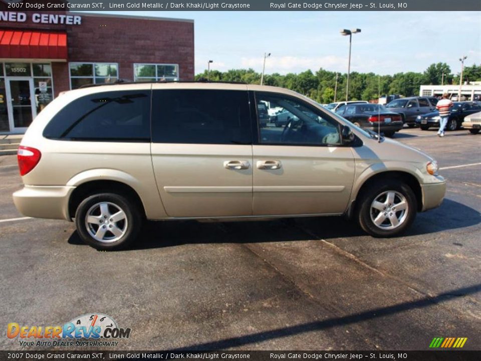 2007 Dodge Grand Caravan SXT Linen Gold Metallic / Dark Khaki/Light Graystone Photo #2