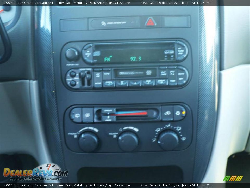 2007 Dodge Grand Caravan SXT Linen Gold Metallic / Dark Khaki/Light Graystone Photo #8