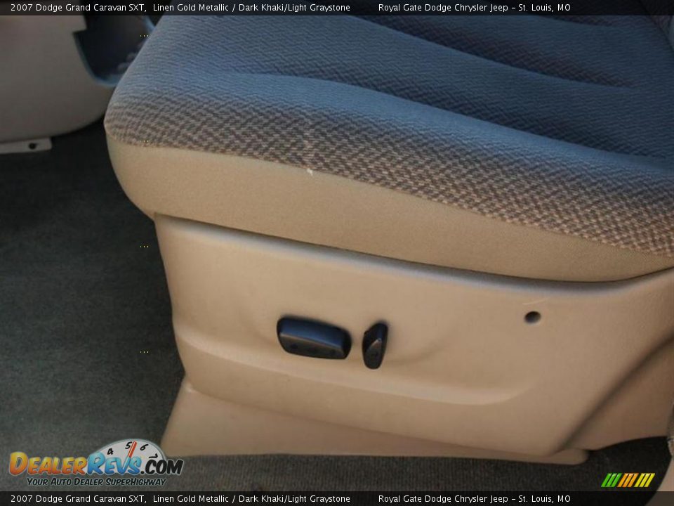 2007 Dodge Grand Caravan SXT Linen Gold Metallic / Dark Khaki/Light Graystone Photo #13