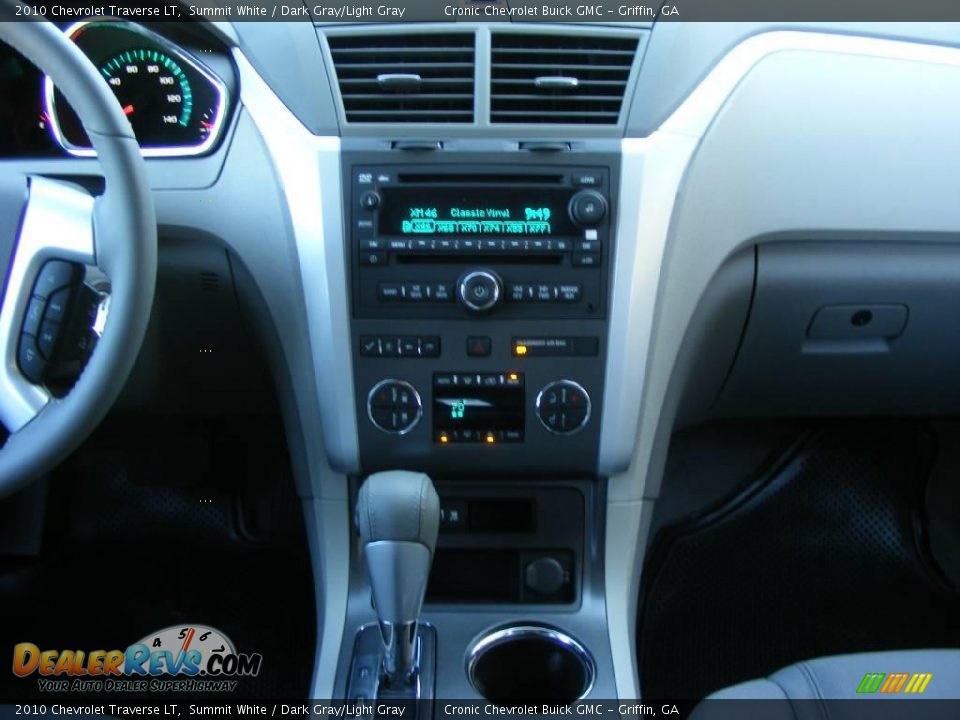 2010 Chevrolet Traverse LT Summit White / Dark Gray/Light Gray Photo #17