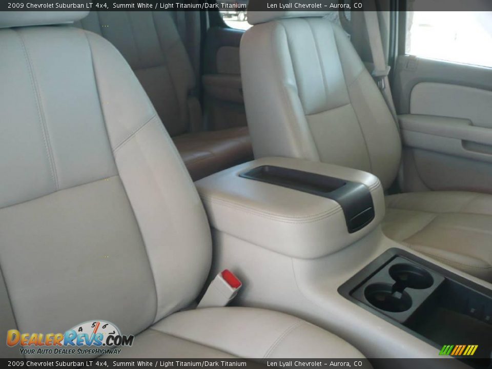 2009 Chevrolet Suburban LT 4x4 Summit White / Light Titanium/Dark Titanium Photo #16