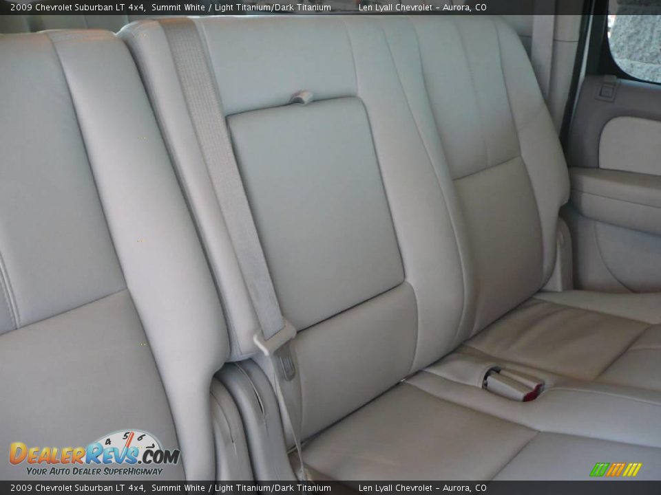 2009 Chevrolet Suburban LT 4x4 Summit White / Light Titanium/Dark Titanium Photo #17