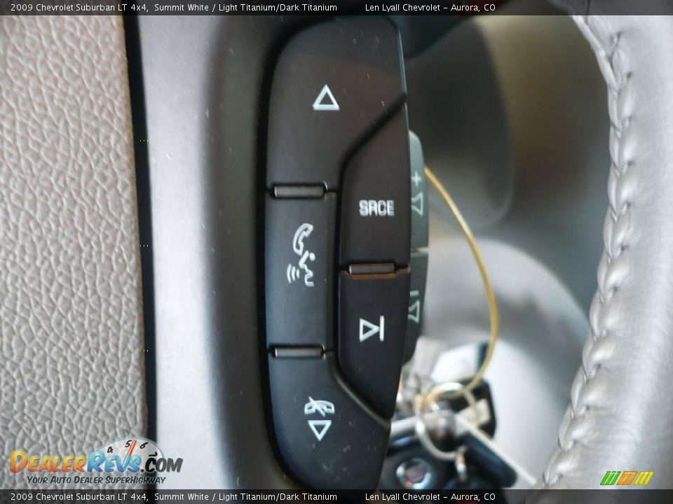 2009 Chevrolet Suburban LT 4x4 Summit White / Light Titanium/Dark Titanium Photo #32